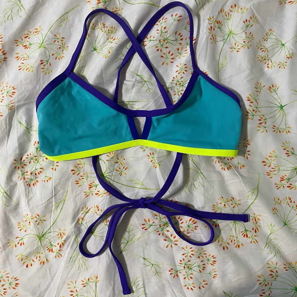 Retired contrast single vent Jolyn top